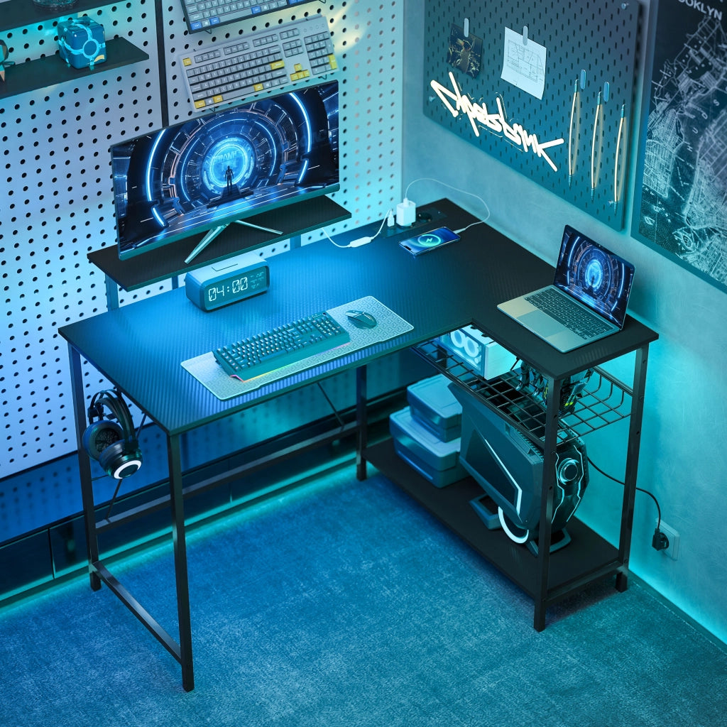 Scrivania Gaming Angolare con LED, Prese Elettriche e Scaffali ¨C Zephmum ¨C Nero