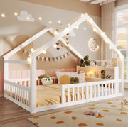 Letto per bambini a casetta 140x190 cm con sponde e scaffali laterali