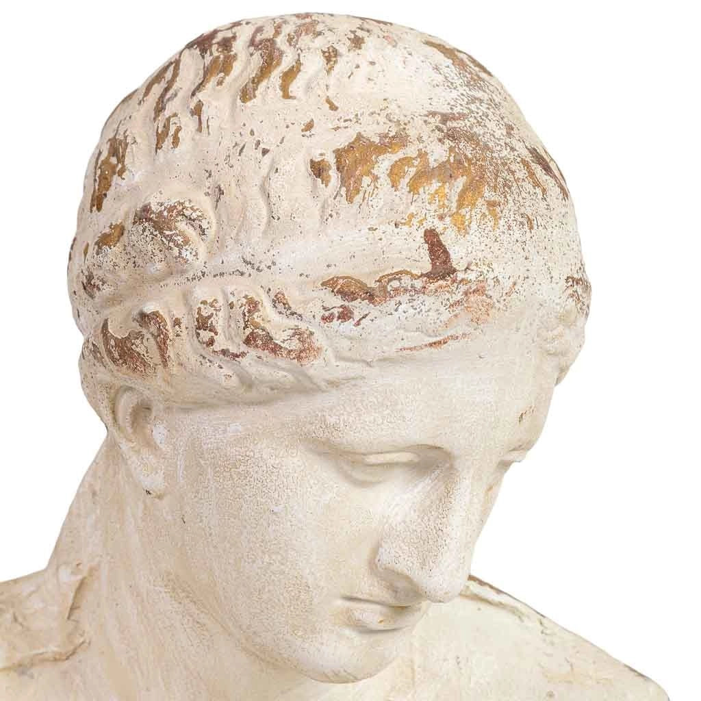 Figura decorativa, busto in magnesio bianco, cm 43x34x66h