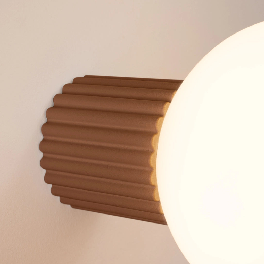 Applique SFERA mocca con globo vetro bianco G9 IP44