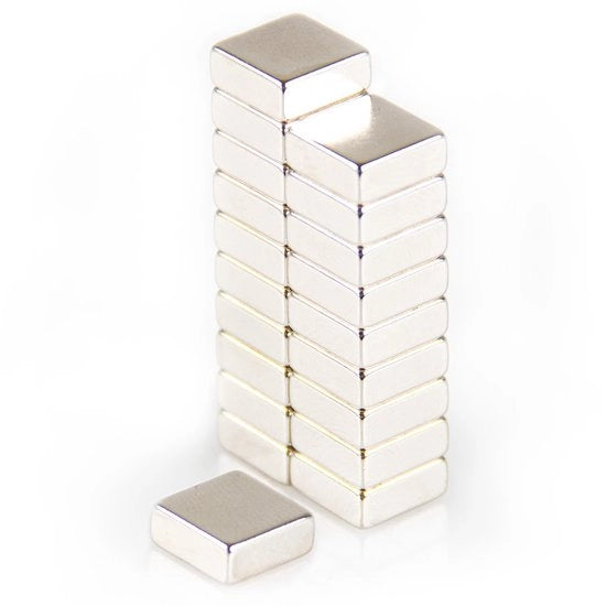 24 pezzi di forti magneti neodimio | 10 x 10 x 4 mm | 3,3 kg di attrazione | per lavagne magnetiche, lavagne di vetro, frigoriferi, lavagne bianche