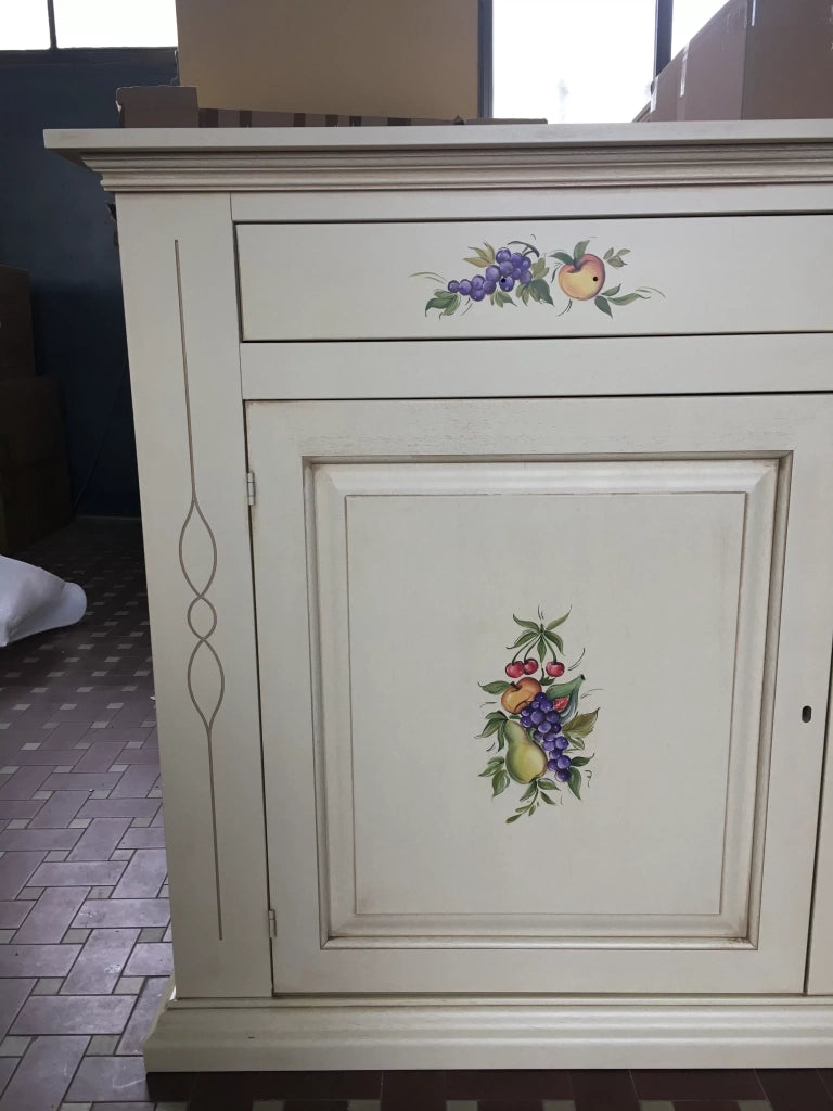 Credenzone in legno bianco invecchiato con decori misura l.177 p.48 h.110 - Mobili 2G