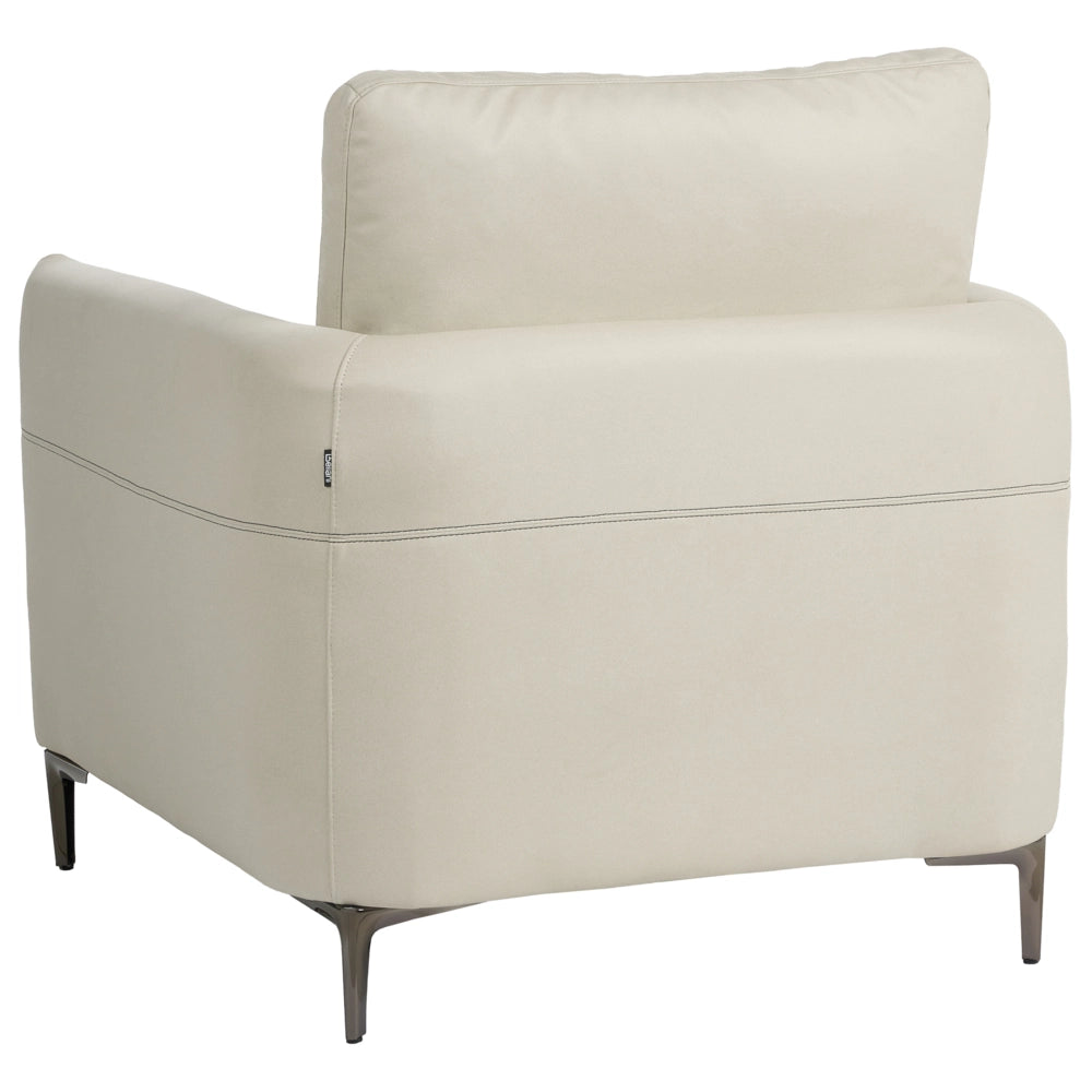 Poltrona beige chiaro imbottita in tessuto con gambe in metallo stile moderno minimalista