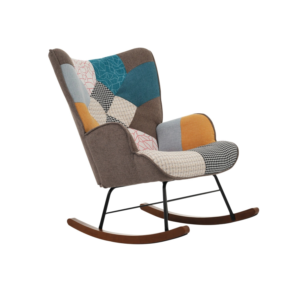 Sedia a dondolo con poggiapiedi e imbottitura in schiuma, struttura in legno massello e ferro, patchwork colorato