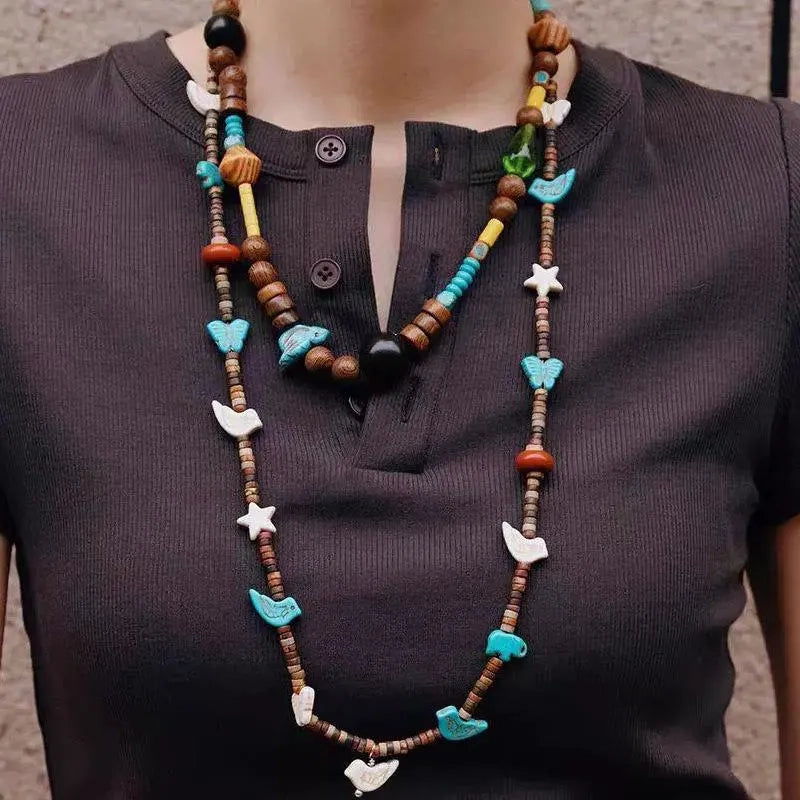 Collana vintage con farfalla e perline: ciondolo a stella in legno fatto a mano