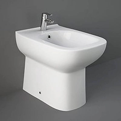 Sanitari monoblocco filomuro con scarico a terra  e copriwc Rak Origin