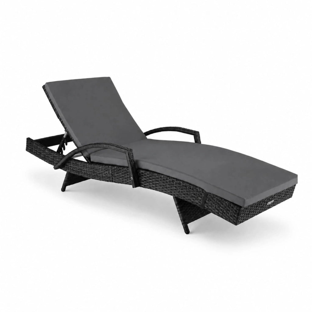 Lettino Prendisole Elegante Con Effetto Rattan Schienale Reclinabile E Cuscino Spesso Per Terrazza Piscina E Giardino 190 x 62 x 34 Cm Nero