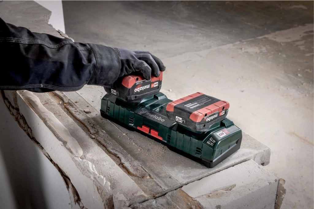 Metabo 627495000 ASC 145 DUO Caricabatterie Doppio Rapido 12 36 V con Tecnologia AIR COOLED Due Porte USB 1 5 A ciascuna Peso 1 49 Kg colore Nero