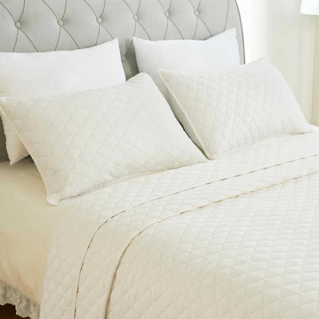Copriletto 200x220 cm Beige, Trapunta in 3 Pezzi, con 2 Federe Cuscini da 50x70 cm, Coperta Leggera con Motivi a Rombi ad Ultrasuoni, per Camera da Letto, Divano