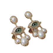 Orecchini pendenti lunghi con perle dal design vintage francese, esagerato e dalla forma a occhio grande.