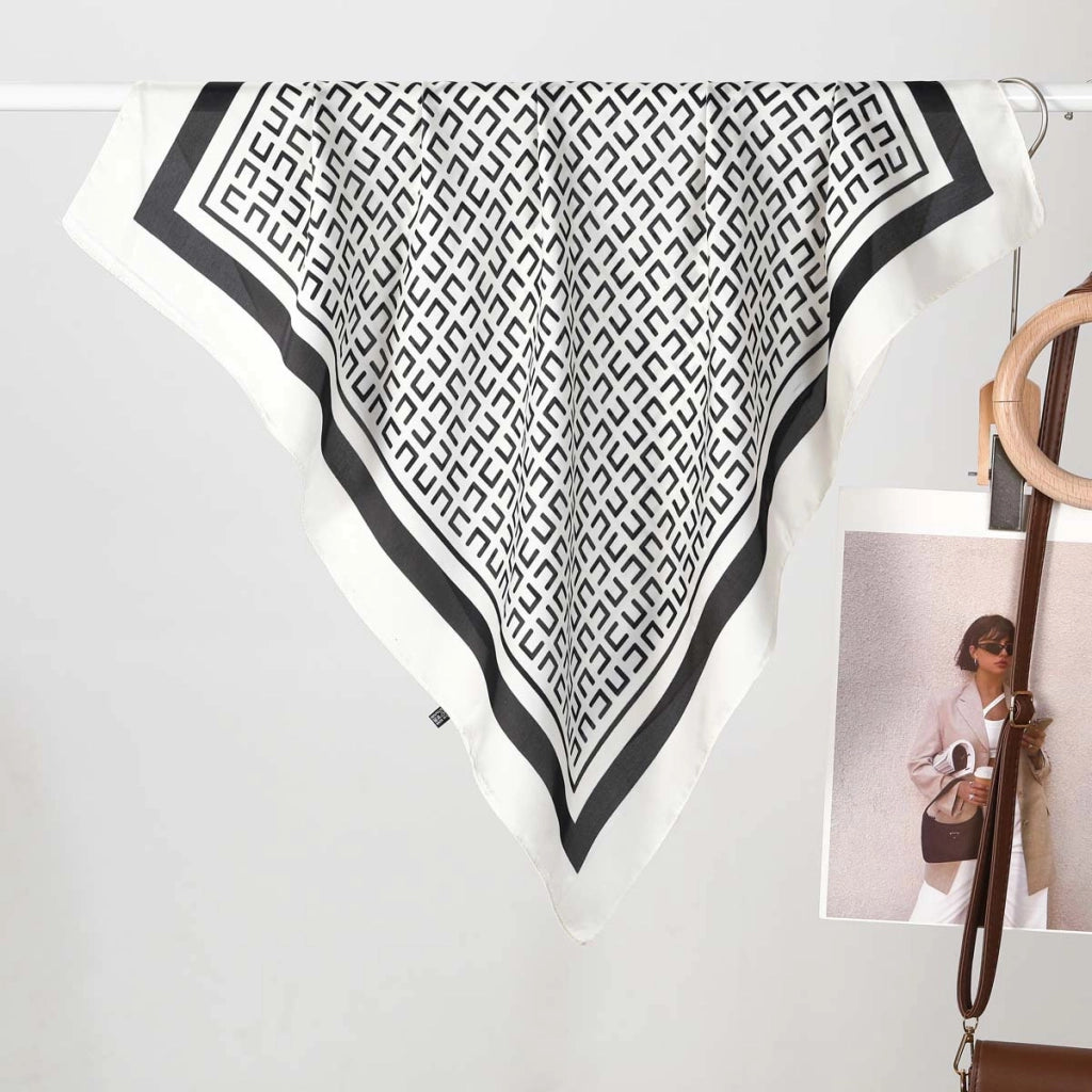 Eleganti e trendy sciarpe di seta da donna, realizzate in pura seta.