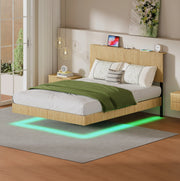 Letto 210.5x144x99.7 cm con design sospeso; testiera con presa e LED RGB; metallo e pannello truciolare; naturale