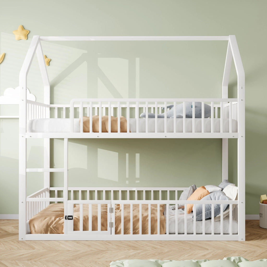 Letto a castello in metallo 90x200 cm con scala frontale e porta apribile; bianco