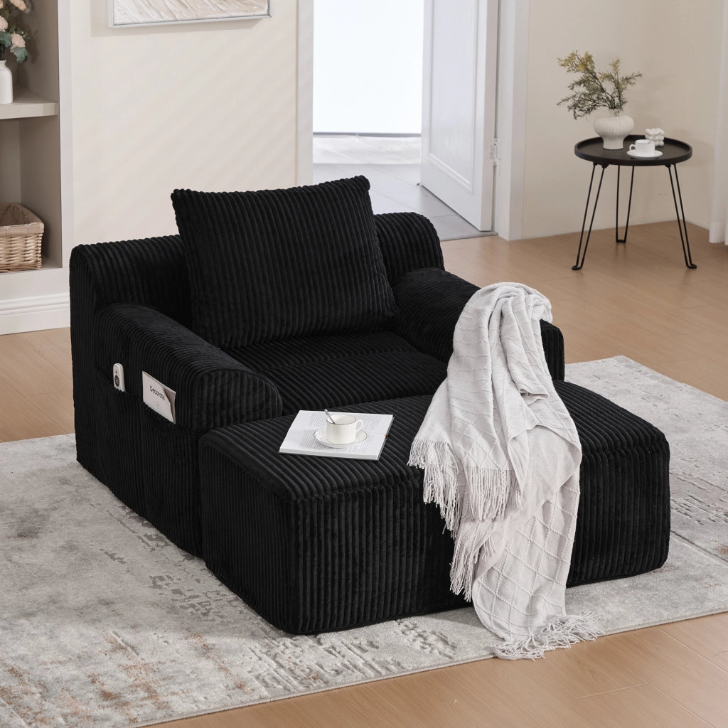 Poltrona Oversize con Poggiapiedi e Tasche Laterali; Seduta Profonda; Poltrona Imbottita in Velluto a Coste Nero