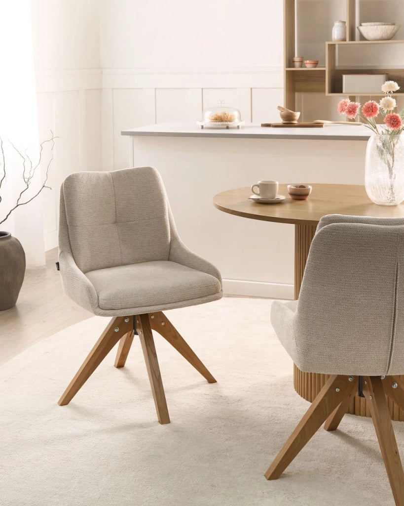 Set di 2 sedie da pranzo girevoli Rivestimento in tessuto beige chiaro Base con gambe in legno girevoli in metallo
