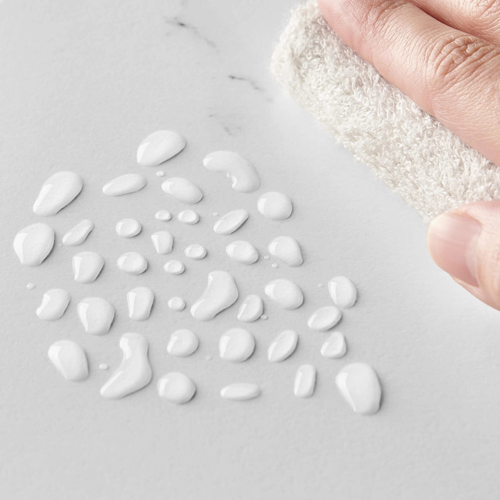 Portafiori Valora a 4 ripiani in marmo bianco con gambe nere per la decorazione
