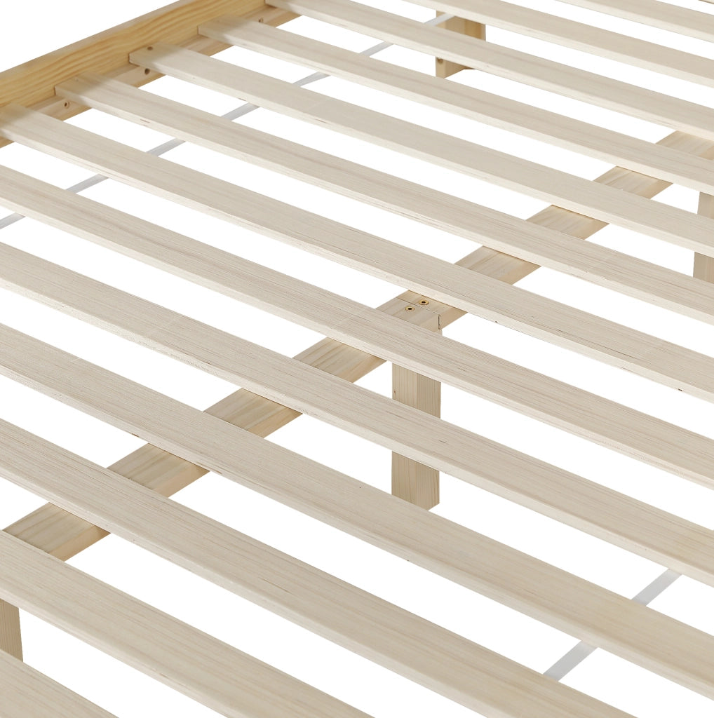 Letto in legno massello 140x200 cm dal design minimal con rete a doghe