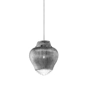 Clyde lampada a sospensione in vetro soffiato color argento, diametro 23 cm, finitura rigadin a rilievo, struttura in metallo grigio, alta 315 cm