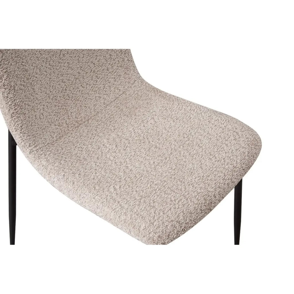 Sedia ALICE – Tessuto bouclé beige e gambe in metallo nero – Comfort e design moderno