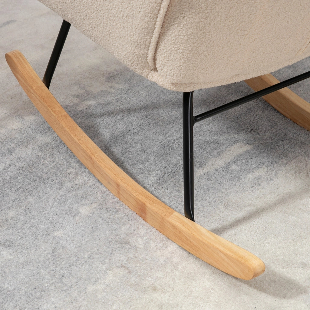 Poltrona a dondolo in poliestere con schienale trapuntato, seduta imbottita e base in legno di faggio beige