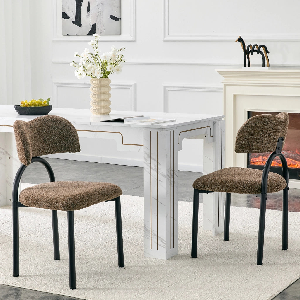 Set di 2 sedie da sala da pranzo moderne imbottite con schienale curvo e struttura in metallo nero, tessuto marrone
