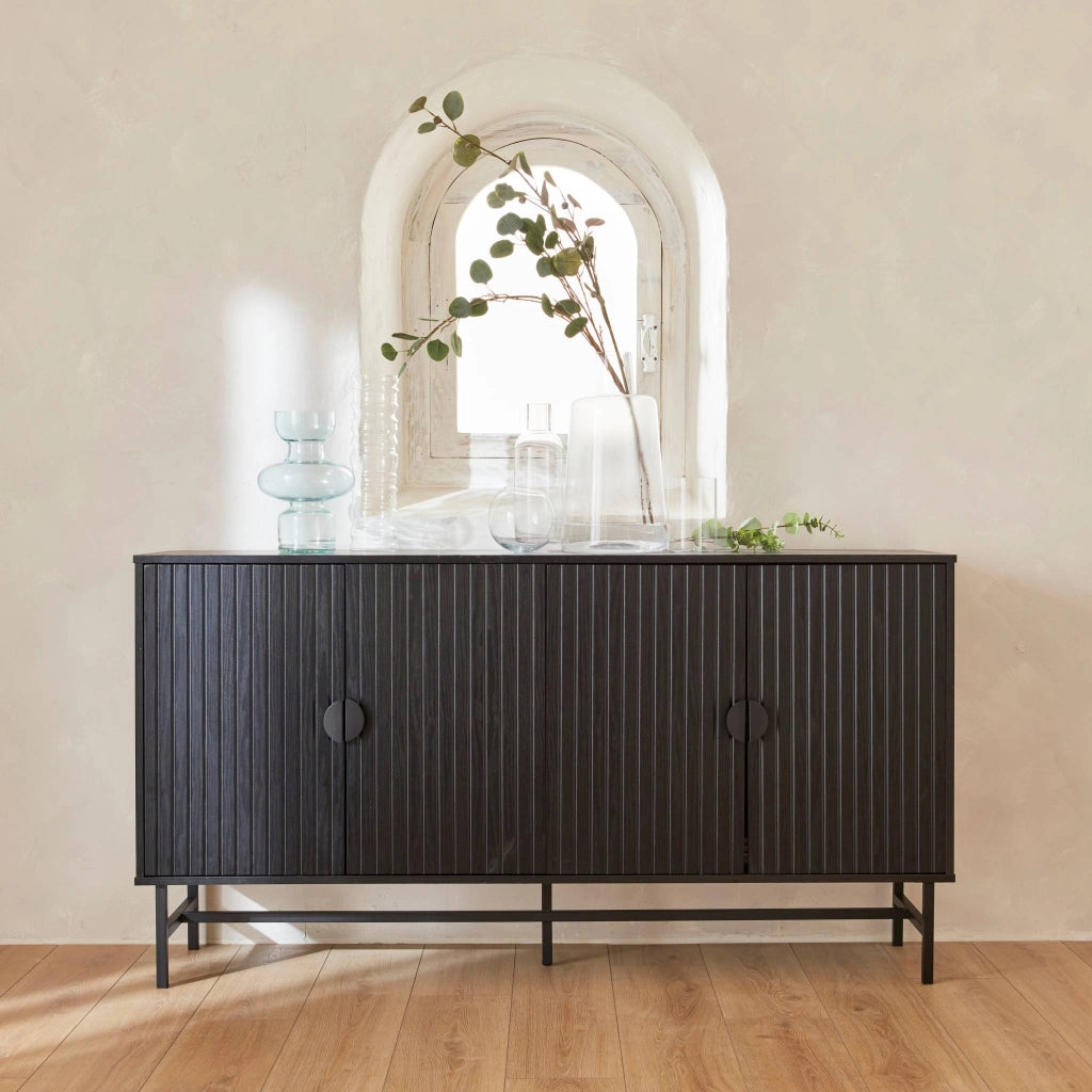 Credenza a 4 ante scanalata effetto legno, 157.5cm, nero