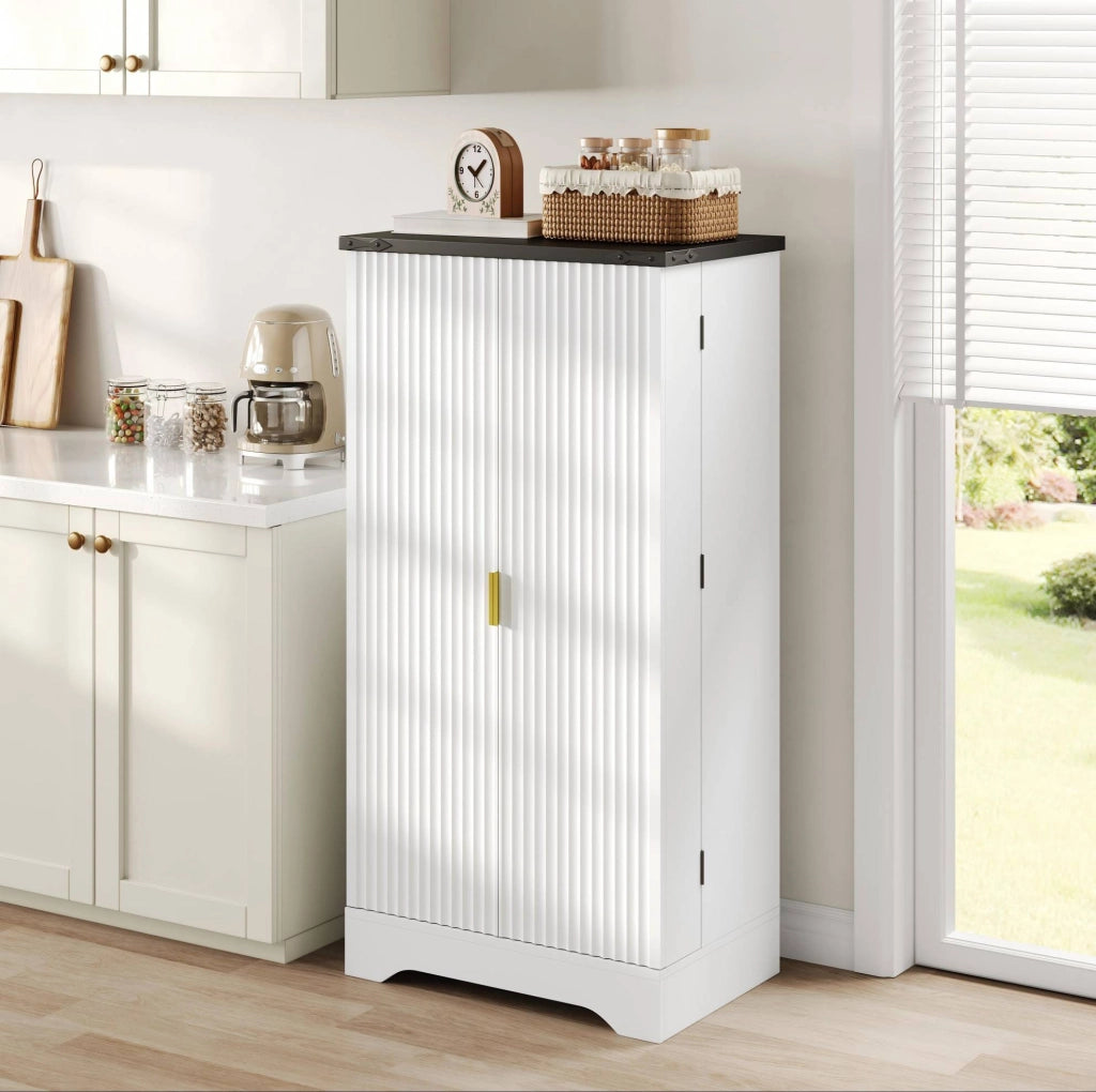 Credenza alta 120x60.5x40 cm con luce LED a sensore; ante scanalate in MDF bianco