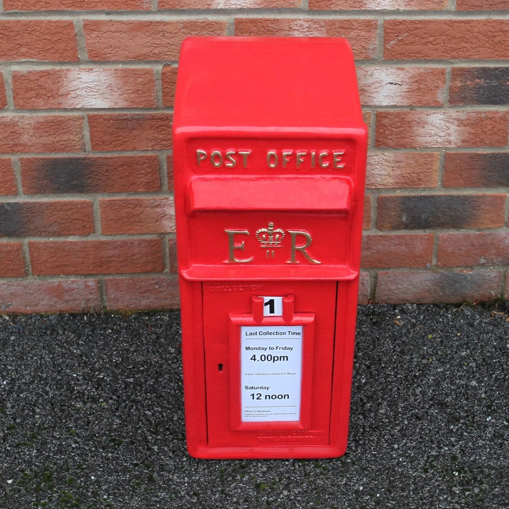 Cassetta Postale per le Lettere in Stile Britannico Inglese in Ghisa da Esterno Bocchetta Lettere Standard UK - con Piedistallo - Rosso