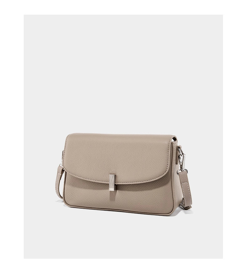 Borsa a tracolla da donna in pelle di vacchetta, colore grigio.