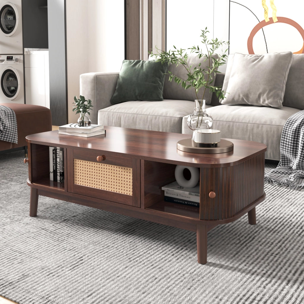 Tavolino da Caffè con 2 Cassetti e 2 Ante Scorrevoli; Rattan; Stile Country; in MDF; Naturale; 110×55×38;5 cm