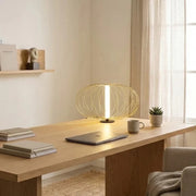 Lampada da tavolo LED Radiante in acciaio e acrilico ottone lucido | Duzzle