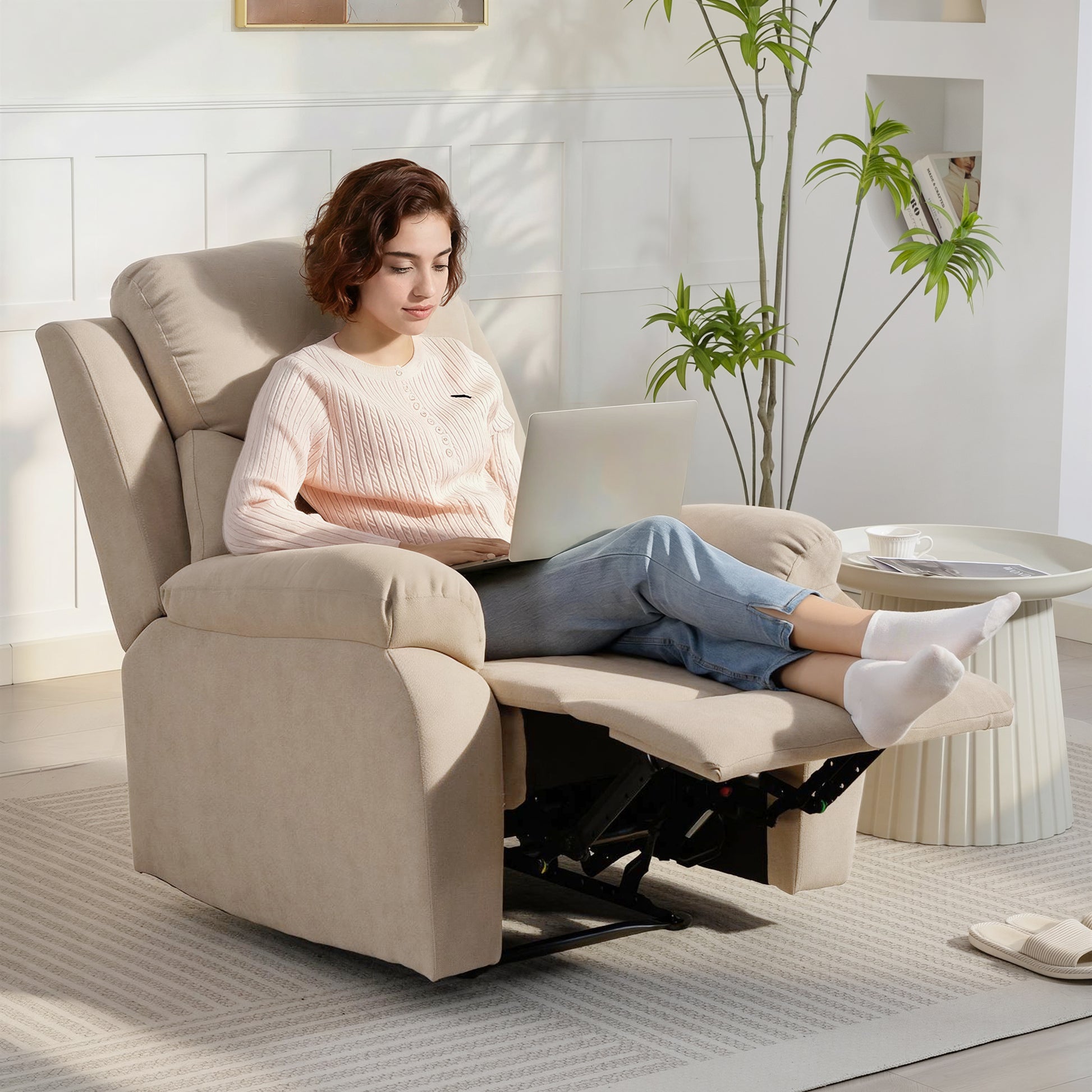 Poltrona Reclinabile Manuale Cuscino Spesso Braccioli Imbottiti e Poggiapiedi in Tessuto Beige