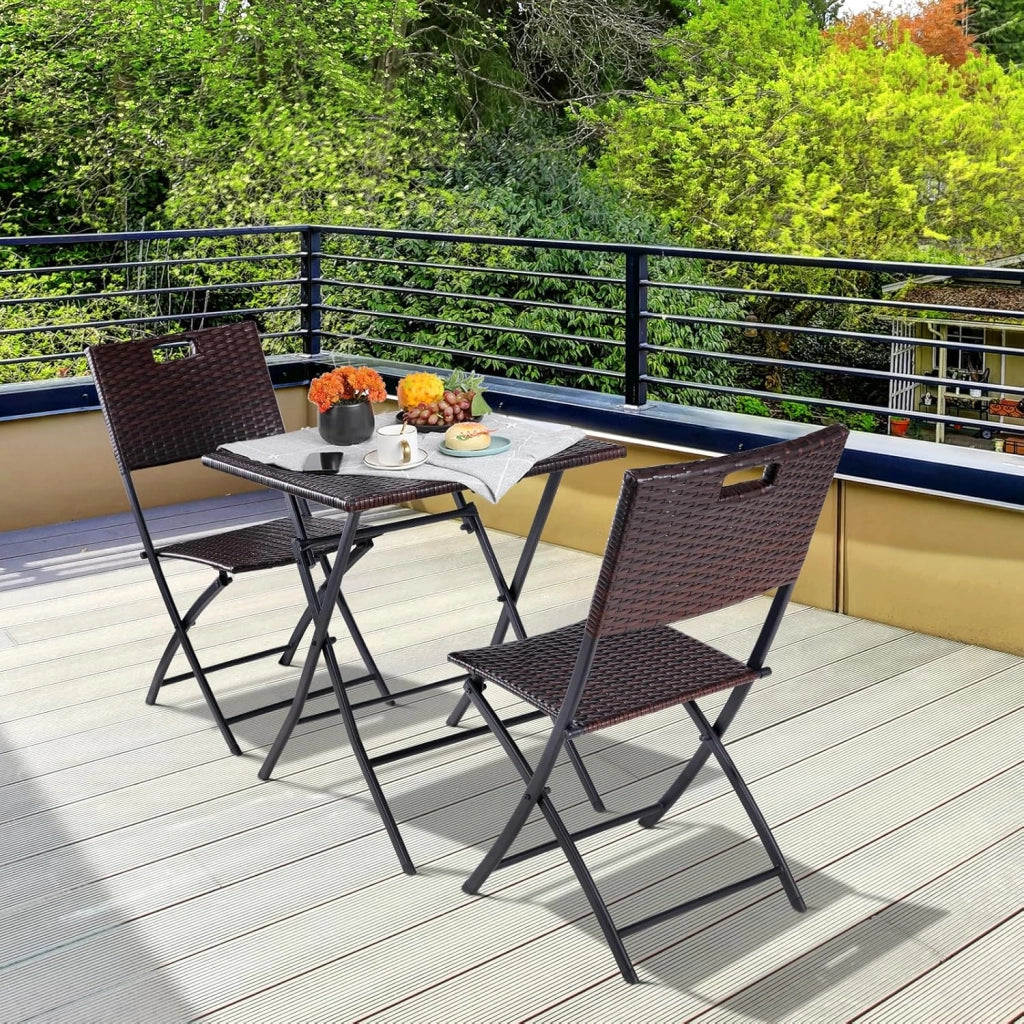 Set di Mobili da Balcone Pieghevole da 3 Pezzi, Mobili da Bistrot, Set Giardino in Rattan, 1 Tavolo e 2 Sedie, Sedia Pieghevole per Balcone, Giardino e Terrazza, Marrone