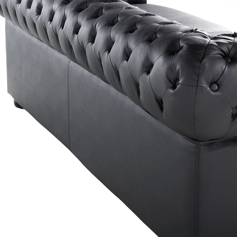 Set soggiorno Chesterfield Rivestimento in pelle nera Gambe in legno scuro Divano a 3 posti + poltrona contemporanea