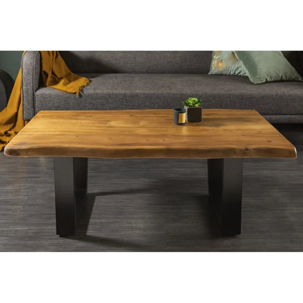 Tavolino basso ARKAYA 110 cm in legno di acacia massiccio con gambe in metallo nero a forma di U