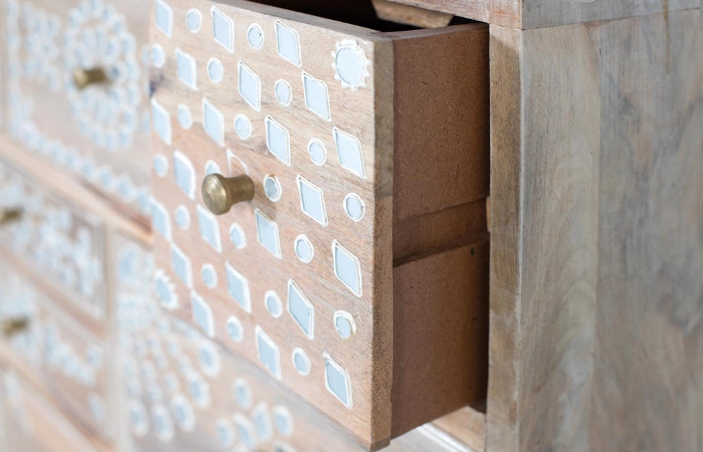 Cassettiera con dieci cassetti realizzata in legno di mango
