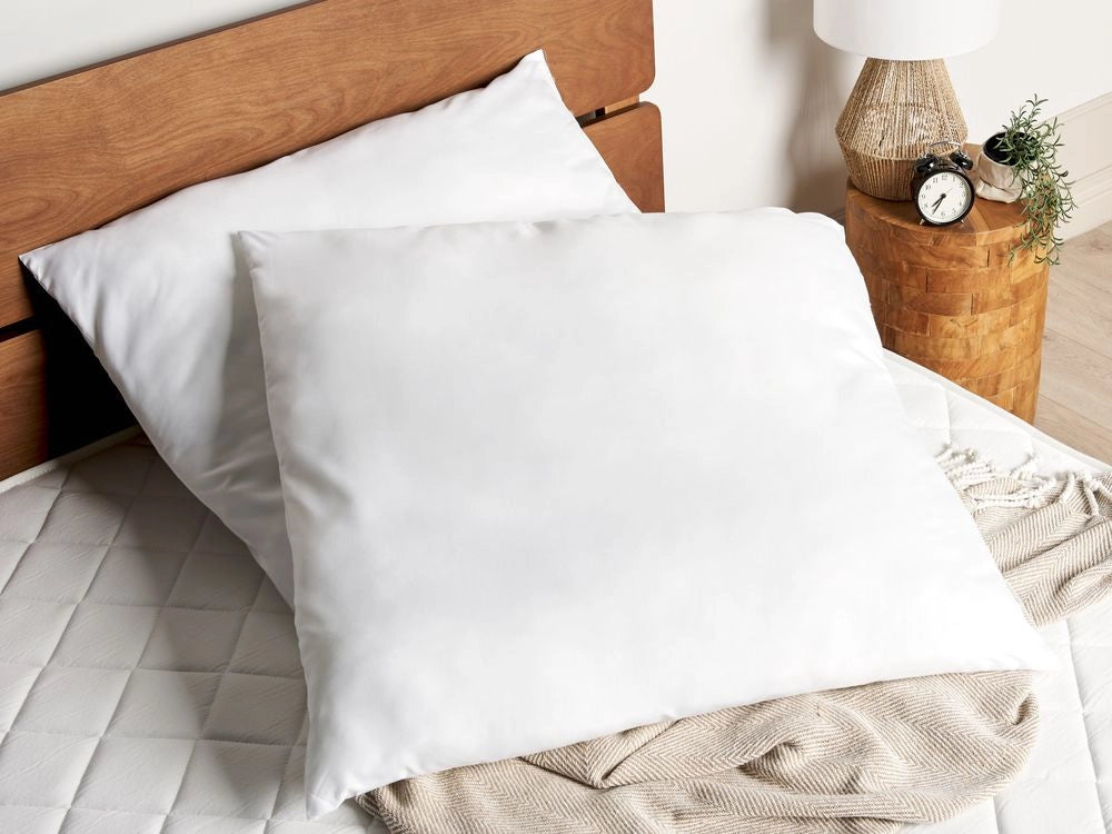 Set di 2 cuscini tradizionali bianchi in microfibra e poliestere ad alto profilo 80 x 80 cm camera da letto design classico