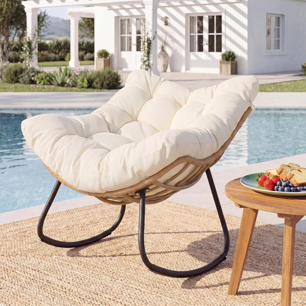 Sedia a Dondolo da Interno ed Esterno, Poltrona a Dondolo con Cuscino Rimovibile, Poltrona Relax in Rattan con Struttura in Metallo per Soggiorno, Cortile e Giardino, Portata 140 kg (Bianco)