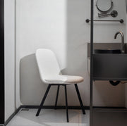 Sedia in teddy fleece con struttura in metallo; beige
