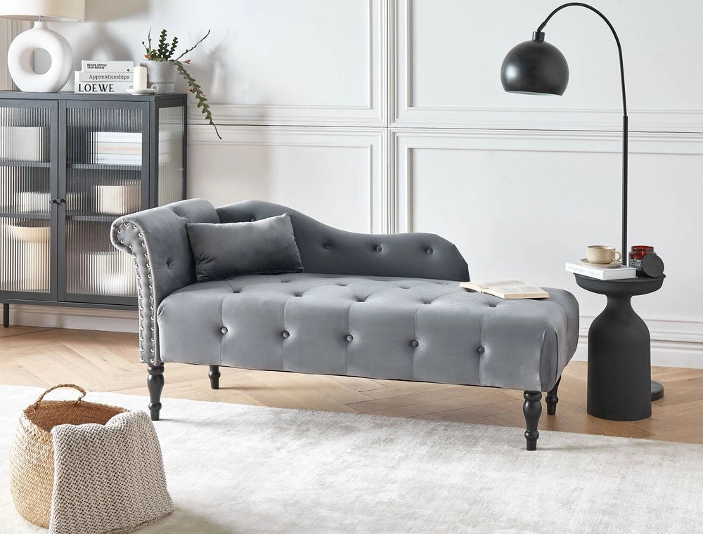 Chaise longue in velluto grigio imbottito con rivestimento a sinistra e cuscino in stile retrò tradizionale