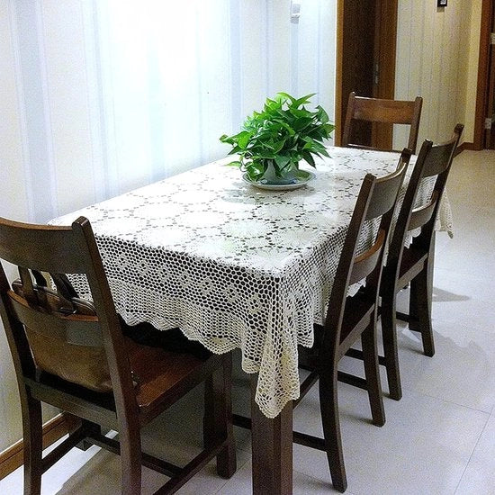 Tavolo quadrato con copertura in punto di maglia romantico beige, 51 pollici x 70 pollici.