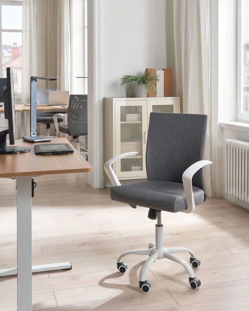 Sedia da ufficio in tessuto grigio scuro con gambe in ferro, altezza e schienale regolabili girevole per ufficio domestico