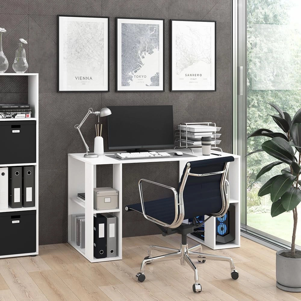 Scrivania con ripiani Arian, Bianco, 130 x 60 cm, con vani portaoggetti laterali aperti per spazio aggiuntivo