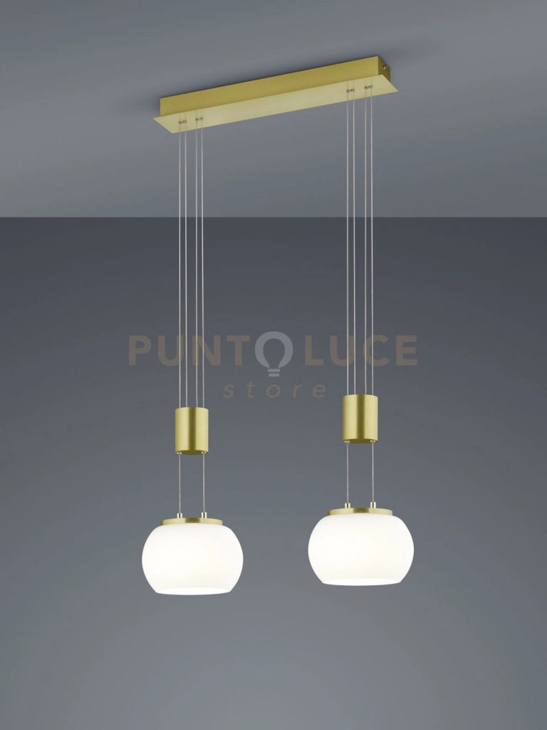MADISON SOSPENSIONE LED 16W 1800lm, 3000K BARRA METALLO OTTONE E 2 VETRI SFERA BIANCHI CON REGOLAZIONE ALTEZZA CON CONTRAPPESO E DIMMERAZIONE INTENSITA' CON NORMALE INTERRUTTORE A PARETE L. 52CM