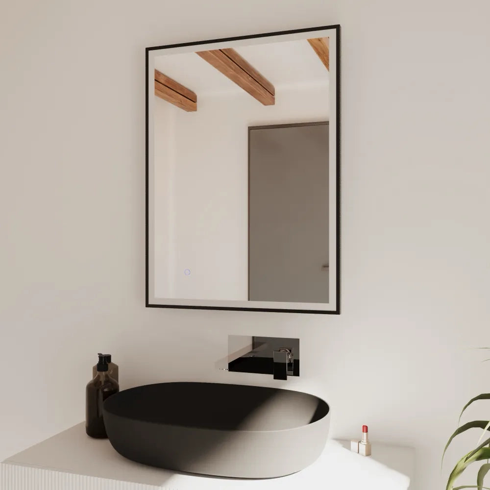 Specchio led 50x70cm con cornice nero opaco luce calda, neutra, fredda antiappannamento e reversibile | Sargas