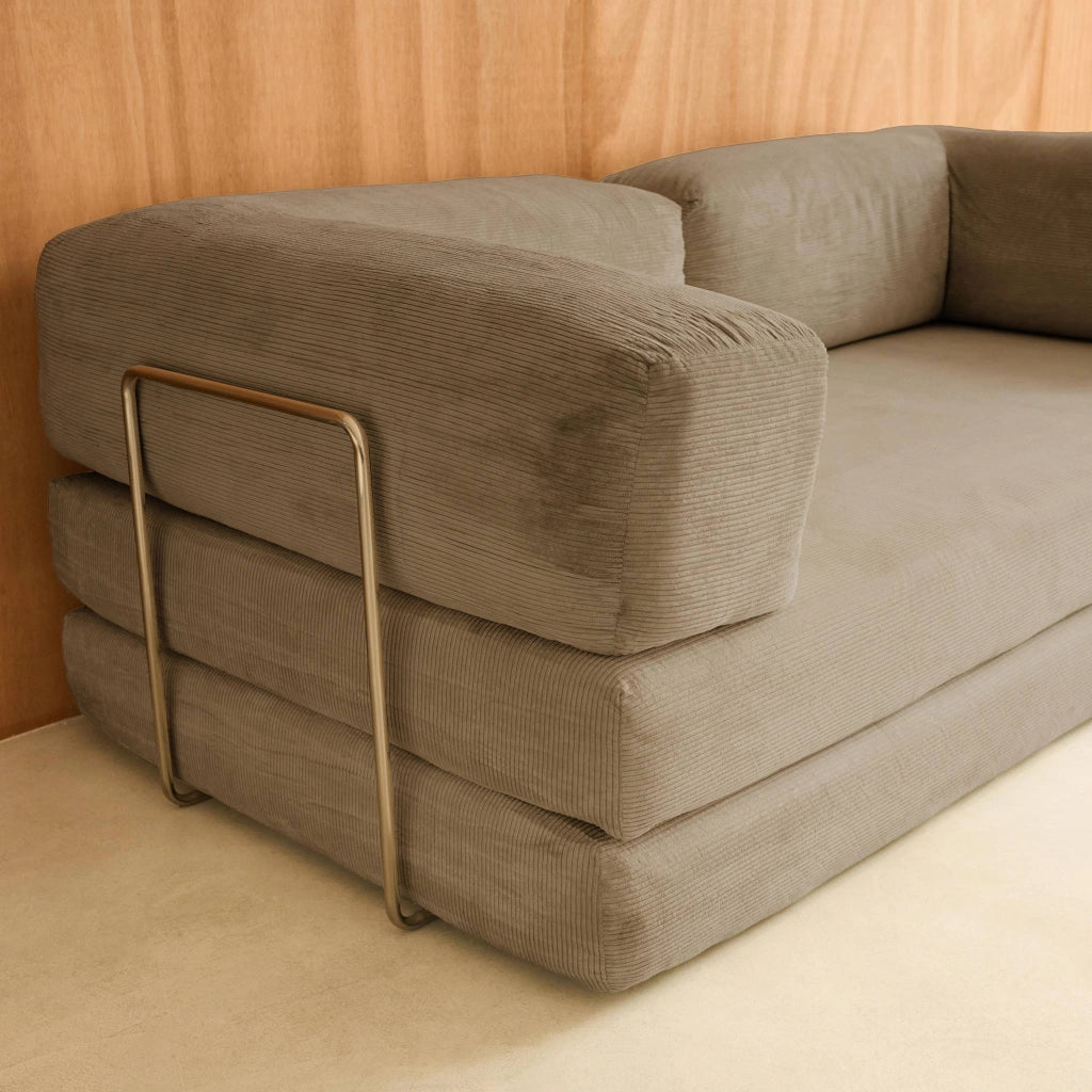 Divano letto futon in velluto a coste e struttura cromata, talpa