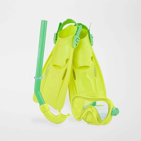 Kit di snorkeling per bambini M - Ocean Seeker 

- 1 snorkel per bambini M 
- 1 maschera per bambini M 
- 1 paio di occhiali per bambini M 
- 1 kit di pulizia per occhiali 
- 1 sacchetto per trasportare 

Nota: senza marchio "Sea Seeker