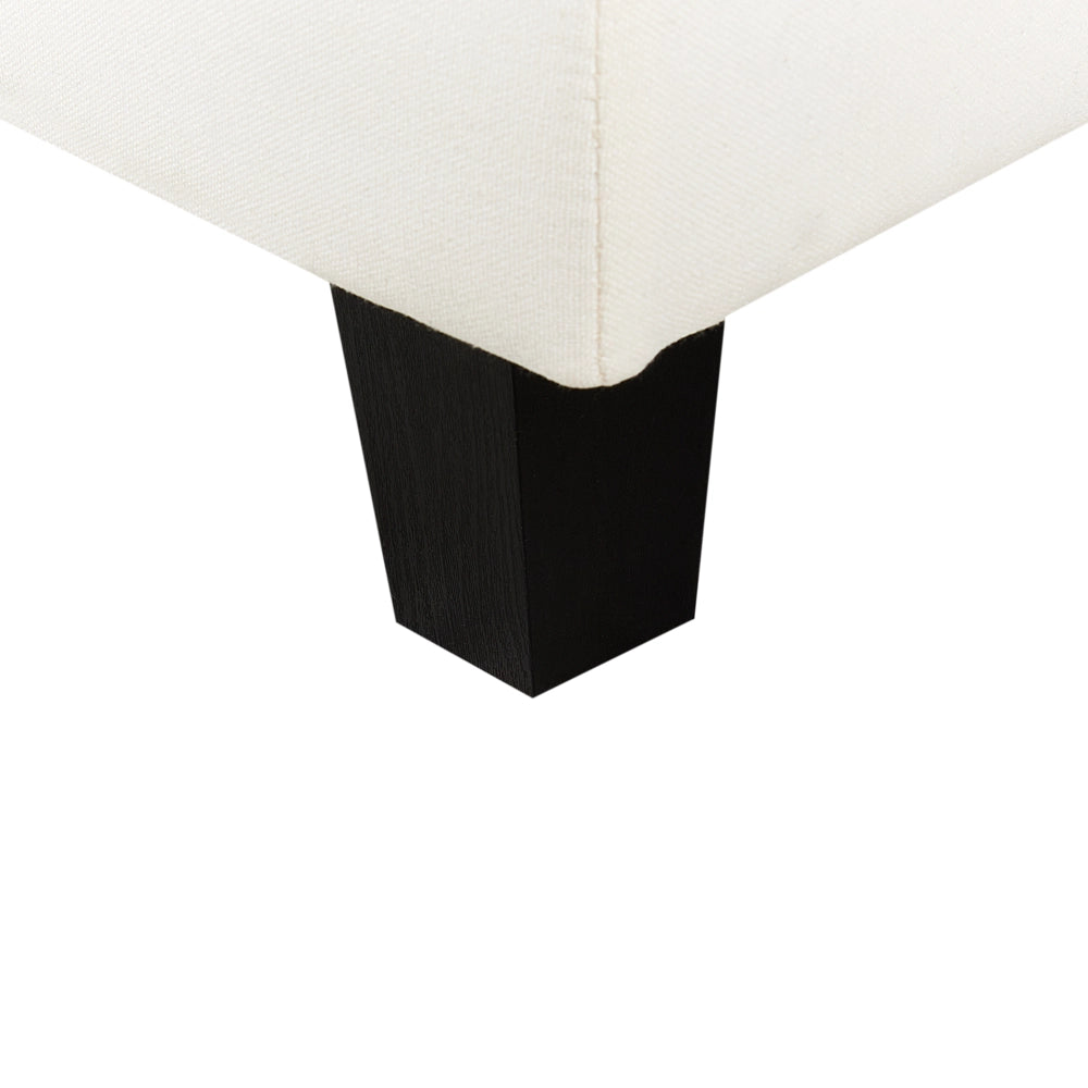 Divano componibile 4 posti imbottito in tessuto bianco gambe nere schienale  imbottito lato sinistro stile moderno