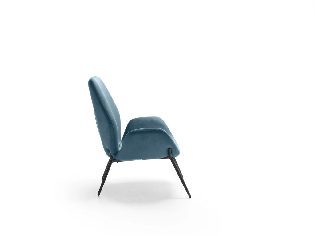 Poltrona Brandy di Design Contemporaneo - Seduta in Velluto Blu e Struttura in Metallo Verniciato Nero - Comfort Avvolgente