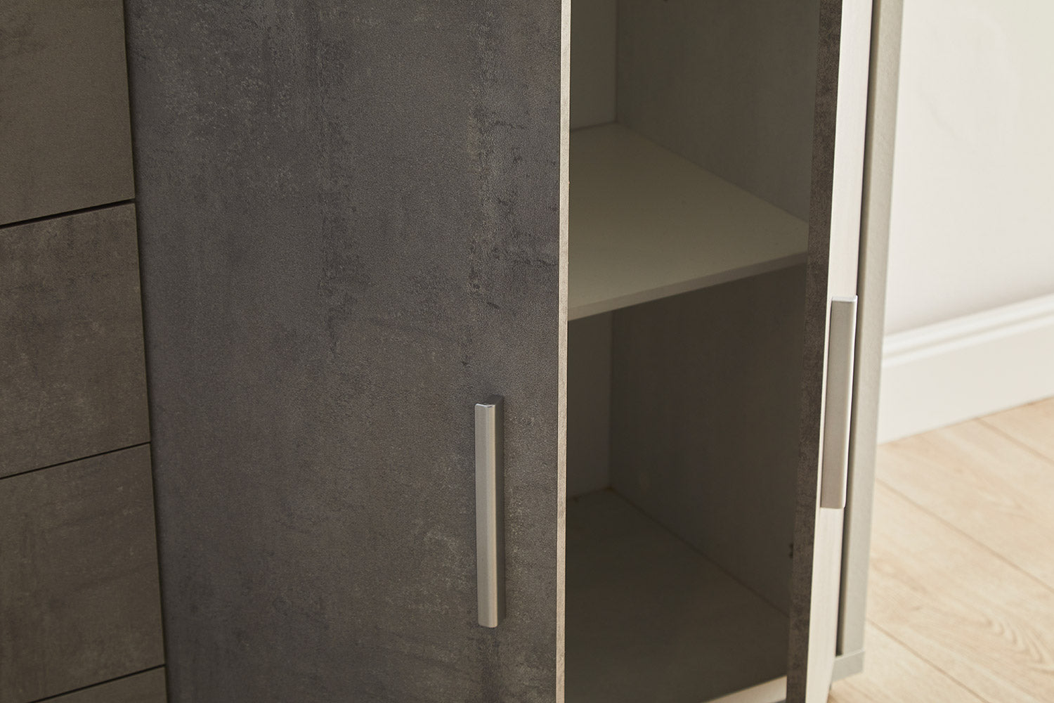 Mobile Basso 4 Ante 4 Cassetti 203x84x41 cm Ossido Bianco/Cemento